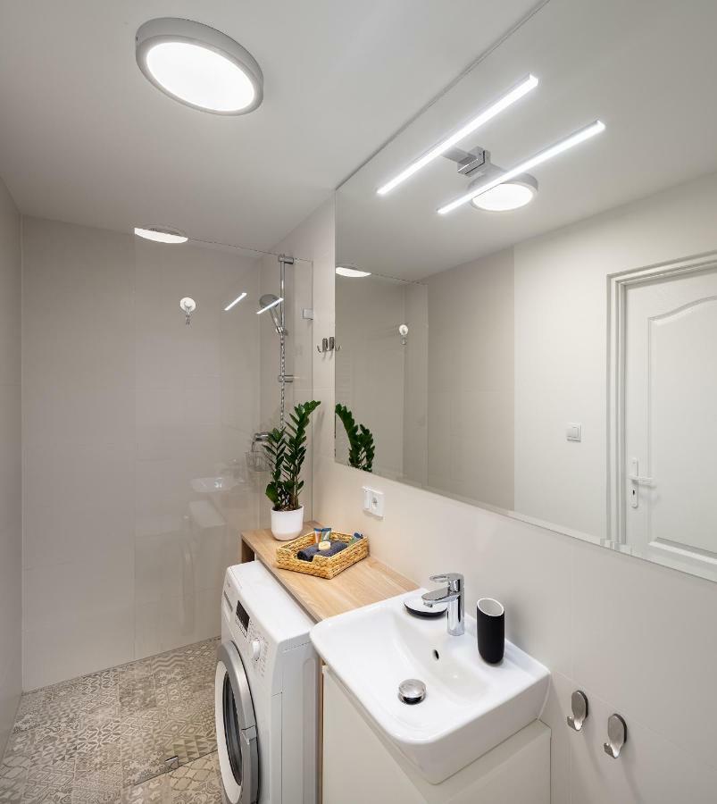 Apartamenty U Tuwima Lodz  Ngoại thất bức ảnh