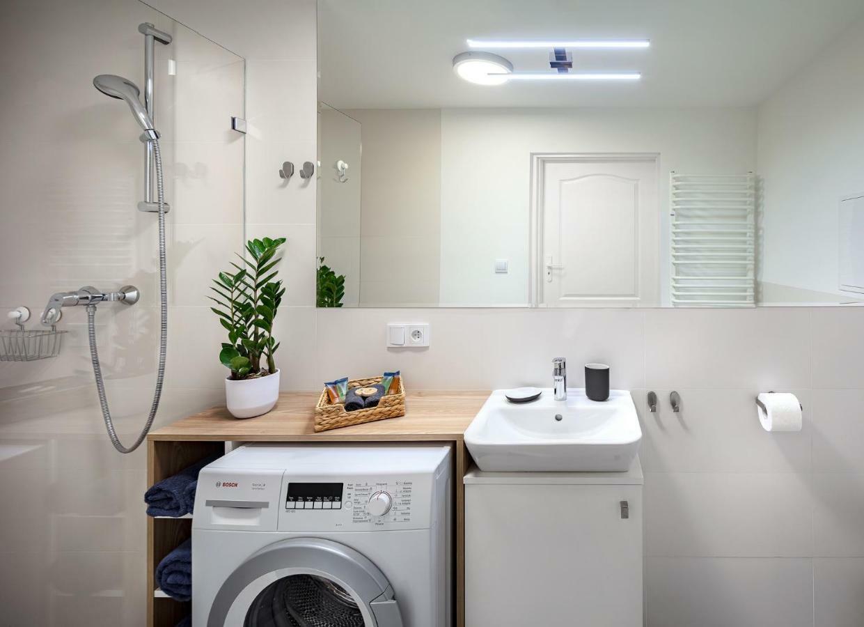Apartamenty U Tuwima Lodz  Ngoại thất bức ảnh